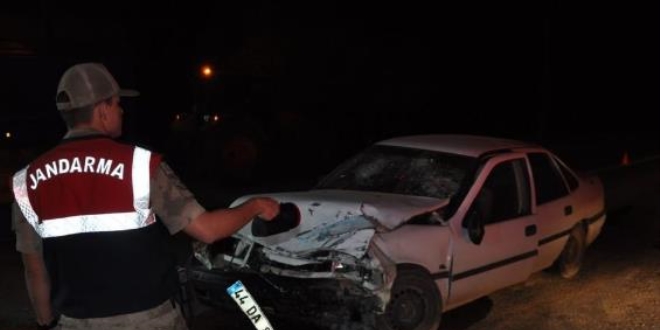 Askeri araç ile otomobil çarpıştı: 4'ü asker 7 yaralı