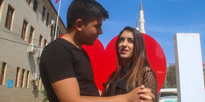 Askerin sürpriz evlilik teklifine Iğdırlı gençlerden destek