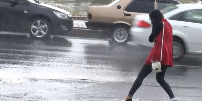 İstanbul'da kuvvetli fırtına ve sağanak