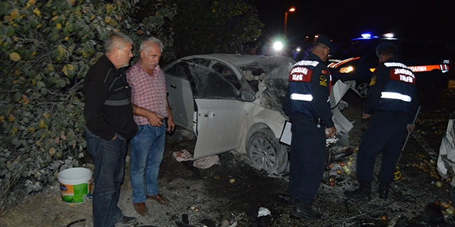 Afyonkarahisar'da minibüs ile otomobil çarpıştı: 8 yaralı