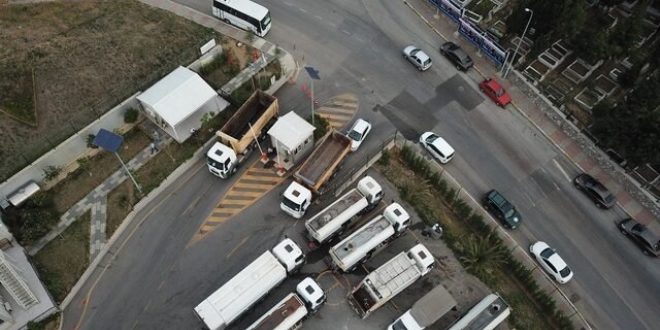 Maltepe'de 'hafriyat kamyonlu' eylem devam ediyor