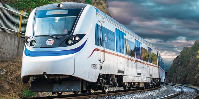 �zmir'de trenin �arpt��� vatanda� hayat�n� kaybetti