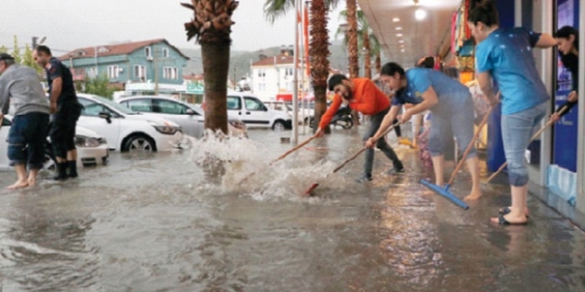 100 bin �im�ek bir g�nde �akt�!