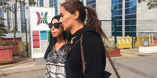 Demet Akalın'ın evine hacze giden icra memuru yargılanıyor