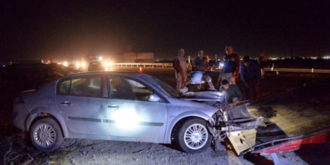 Mardin'de trafik kazas�: 3 �l�, 3 yaral�