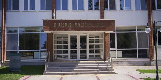 Hukuk dersine ilahiyatçı hoca