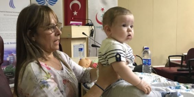 Bebekleri uzun süre çocuk arabalarında bırakmayın
