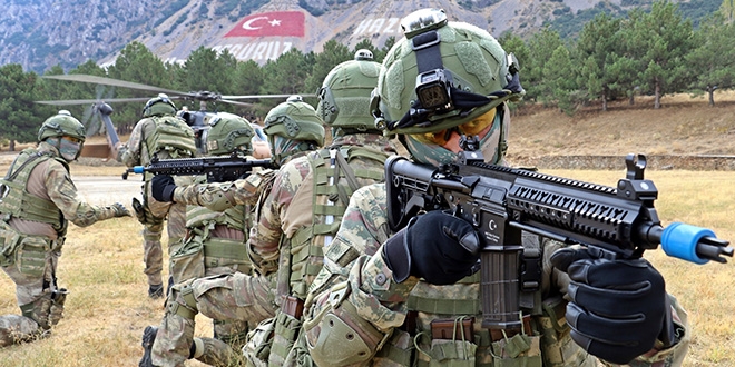 Komandolar savaş provasını böyle yapıyor