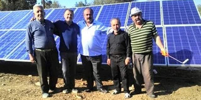 Elektrik faturası ağır gelince köye güneş paneli kurdu