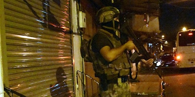 Adana'da su rgtne operasyon: Cezaevi mdr ve polislere gzalt