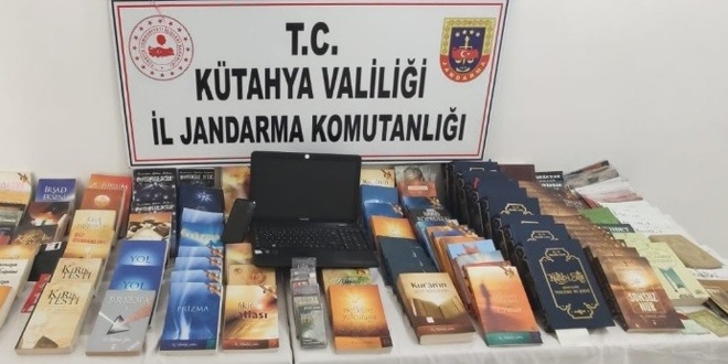 Köy evlerinde ve samanlıkta FETÖ'nün yasaklı yayınları ele geçirildi