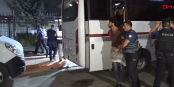 Ankara'da izinsiz gösteriye polis müdahalesi