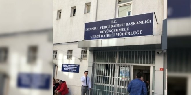 Hasar gören Büyükçekmece Vergi Dairesi taşınıyor