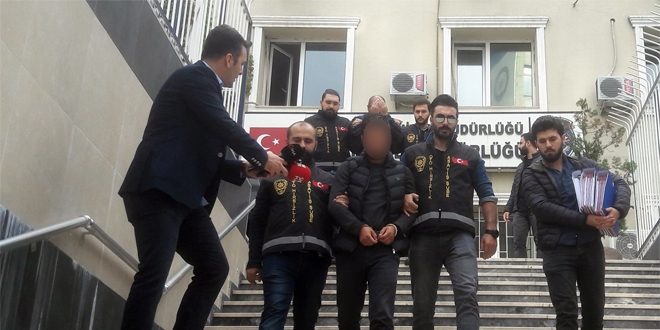 �ald�klar� otomobili sat�p, tekrar �ald�lar