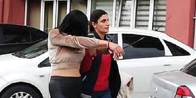 �of�r� kad�nla oyalay�p, kamyonlar� �ald�lar