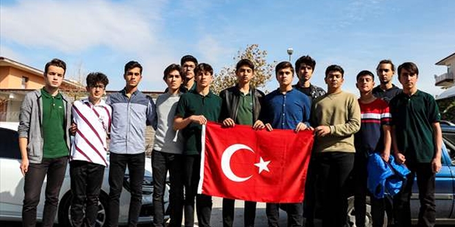 Lise öğrencilerden gönüllü askerlik başvurusu