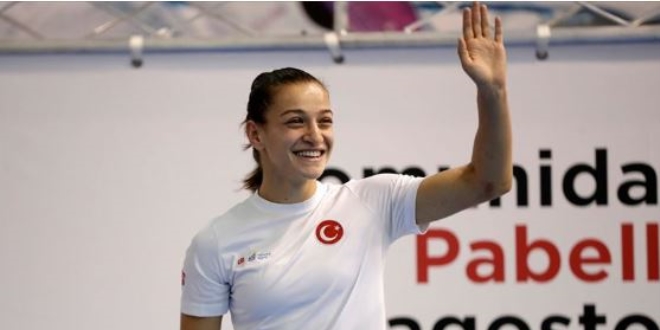 Buse Naz Kadınlar Dünya Boks Şampiyonası'nda finale yükseldi