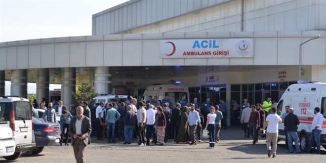 Bingöl'de yolcu midibüsü devrildi: 25 yaralı