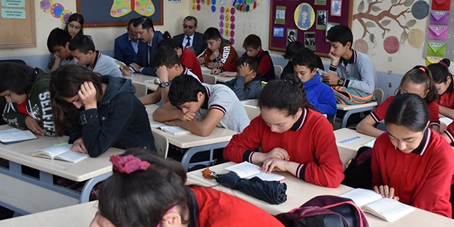 Bu ilçedeki tüm okullarda telefon, tablet yasak