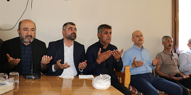 Bakan Soylu, sivil şehit yakınları ile bir araya geldi