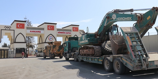 Fırat Nehrine seyyar köprü kuruluyor