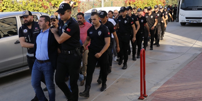 Cezaevi müdürlü, polisli örgüte 34 tutuklama