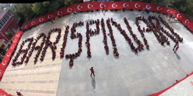 Lise öğrencilerinden 'Barış Pınarı' koreografisi