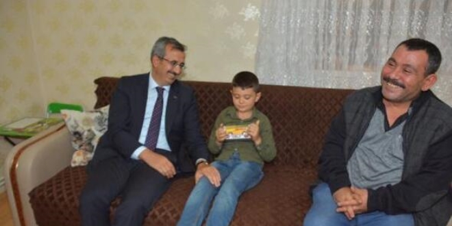 Öğretmenlerden aynı gün 300 eve ziyaret