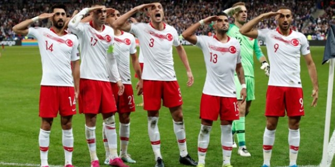 Fransız rejisi, Millilerin gol sevincini ekrana yansıtmadı