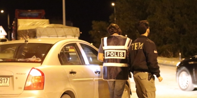 Yayaya çarpıp kaçan sürücüyü 64 kamera kaydını izleyerek yakaladılar