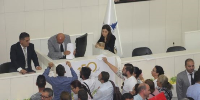 İşsiz gençlerden Soyer'e CV verme yarışı