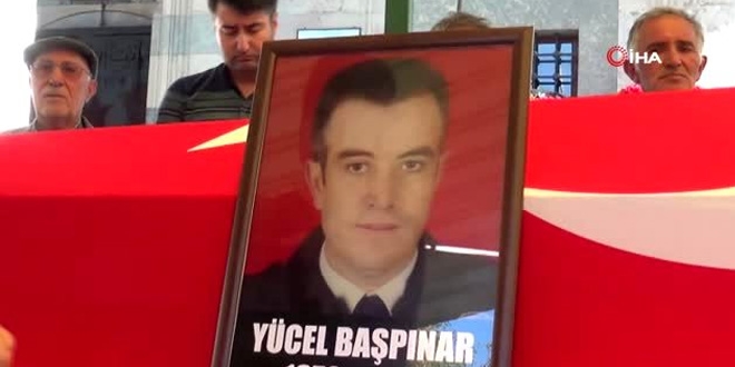 Alkollü sürücünün çarpması sonucu şehit olan polis memuru toprağa verildi