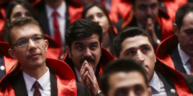 Hakim ve savc�lar�n g�revde y�kselme kararlar� yay�mland�