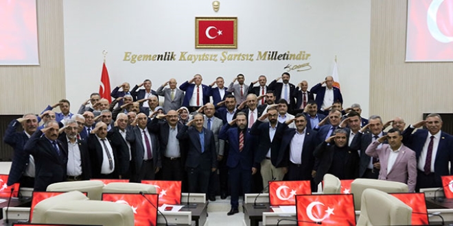 Meclis üyelerinden TSK'ya asker selamlı destek