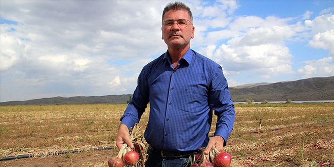 Kariyerini b�rak�p baba oca��nda �ift�ilik yap�yor