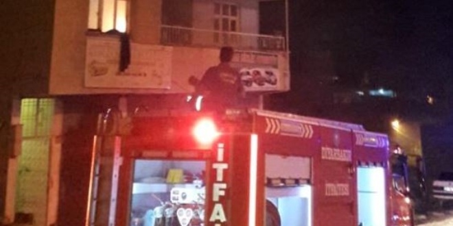 Cinnet getiren baba kendini, eşini ve çocuğunu yaktı
