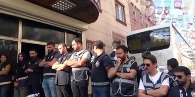 HDP'li vekilden polislere hakaret