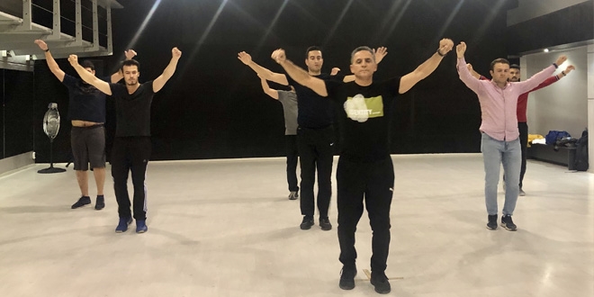 Düğünlerde ilk dansın yerini zeybek aldı