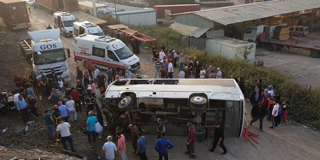 Kocaeli'de işçi servisi devrildi: 8 yaralı