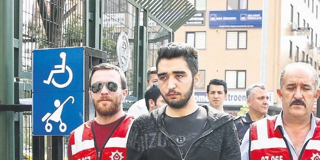 Hakimliği bıraktı oğlunu savunuyor