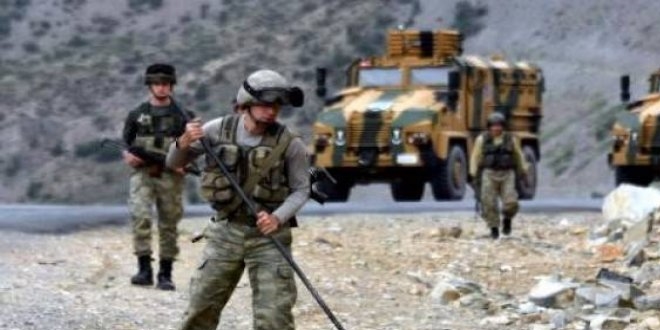 Kars'ta askeri aracın geçişi sırasında patlama: 7 yaralı