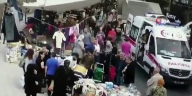 Fren yerine gaza basan sürücü otomobiliyle pazara böyle daldı