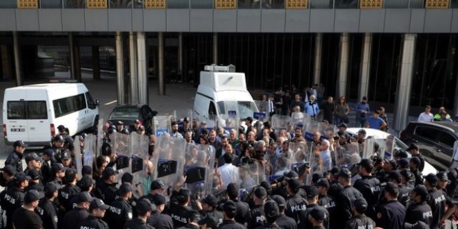 Kayapınar ve Kocaköy belediye başkanları tutuklandı