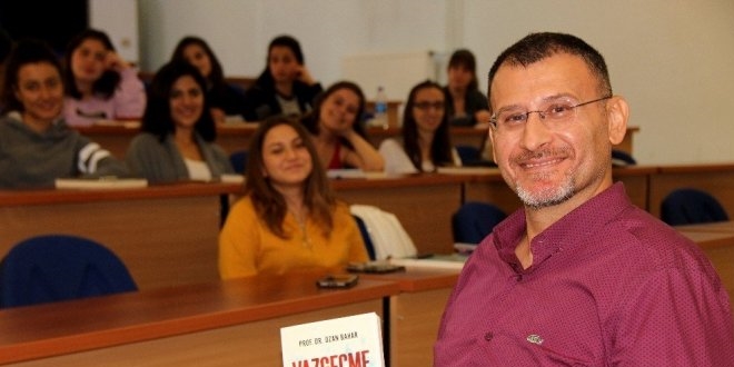 Hayat hikayesiyle öğrencilere yaşama sevinci aşılıyor