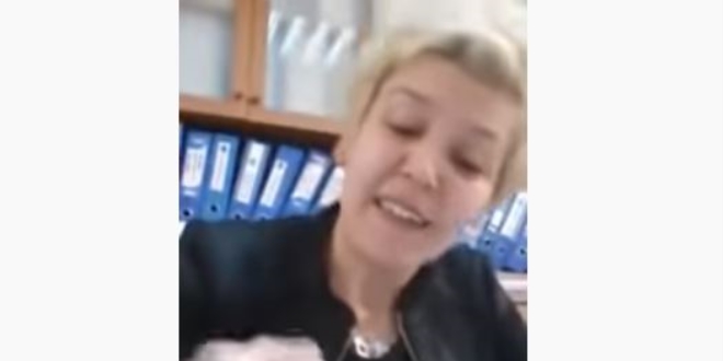 Türkü eşliğinde mühür basan katip hakkında karar