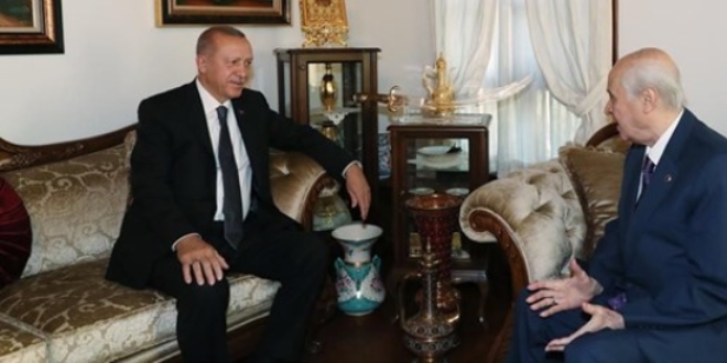 Cumhurbaşkanı Erdoğan, Bahçeli'yi evinde ziyaret etti