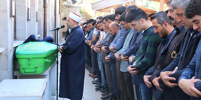 Kalbinden b��aklanan lise ��rencisi topra�a verildi