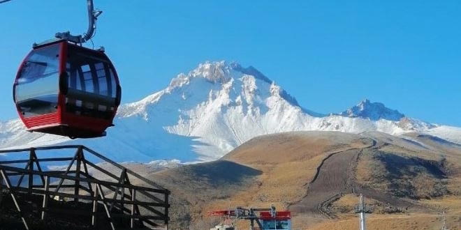 Erciyes Dağı'na mevsimin 4. kar yağışı oldu