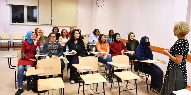 'Annelere özel üniversite'de eğitimler başladı