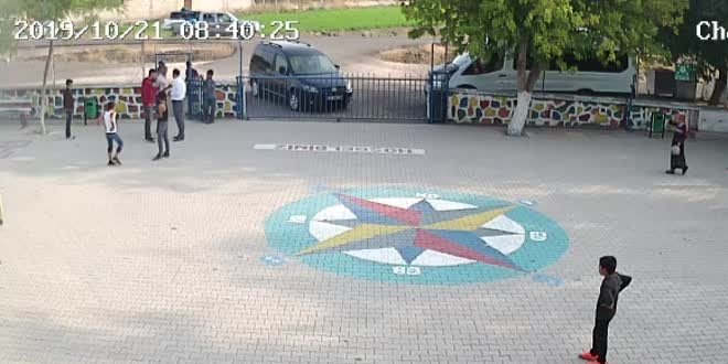 Öğretmeni darp eden baba oğul tutuklandı